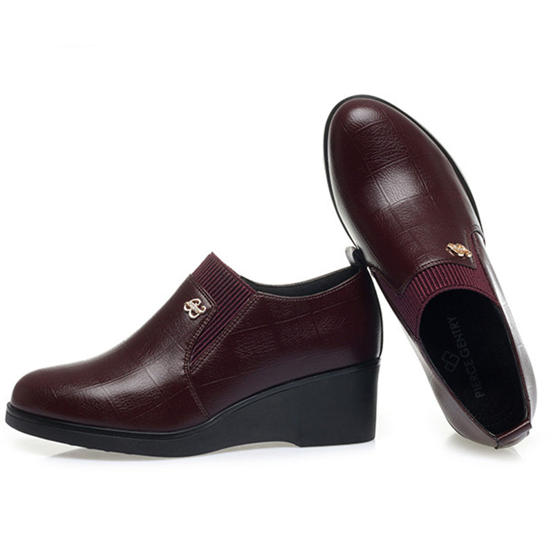 Elegante Slip-On-Keilschuhe aus Leder 