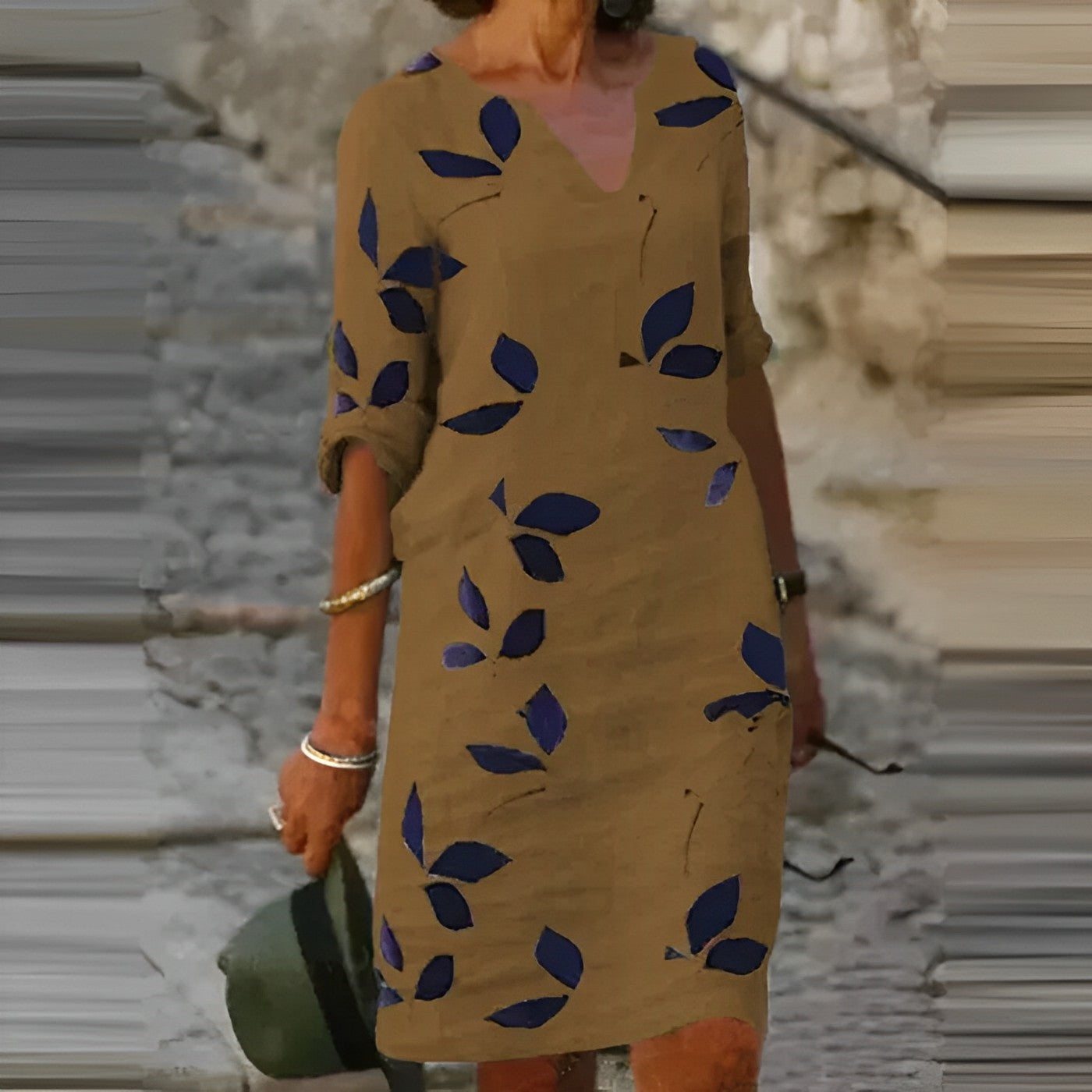 Britta | Schmeichelndes Sommerkleid mit Blatt-Print