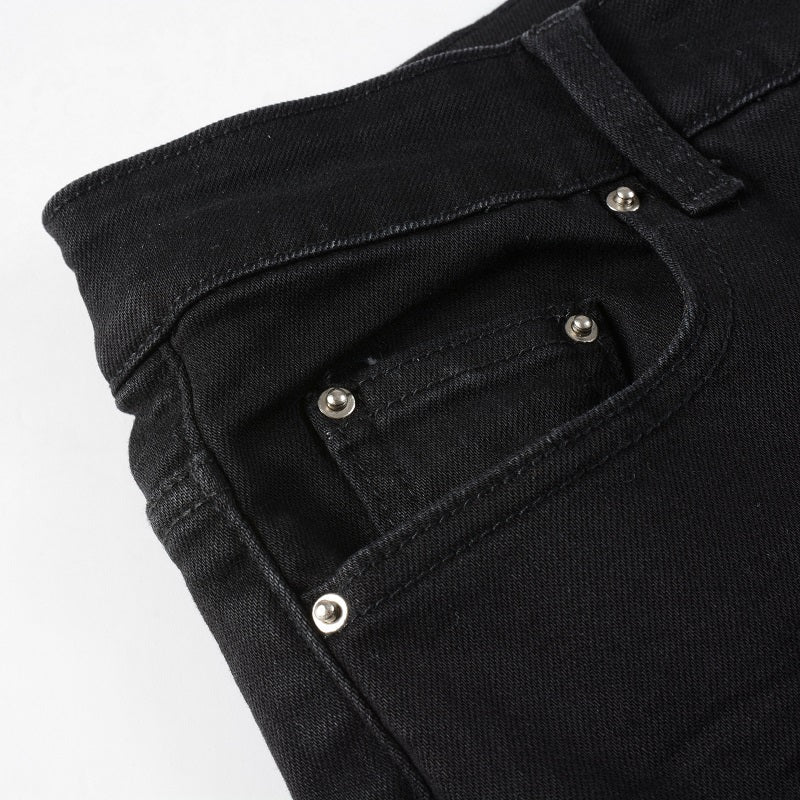 Schwarze Jeans mit Lederpatches