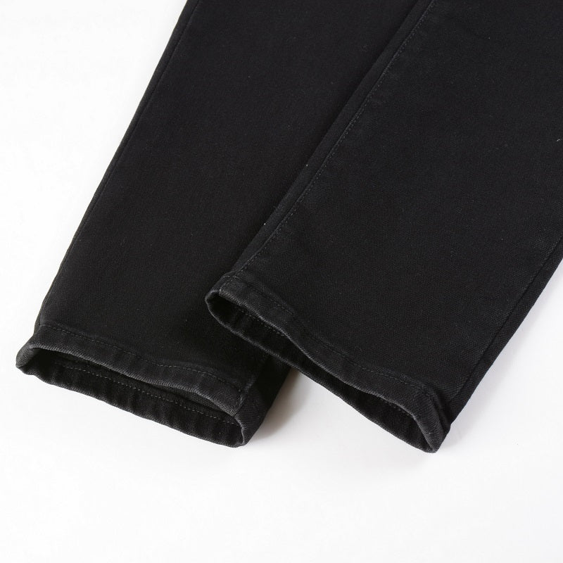 Schwarze Jeans mit Lederpatches
