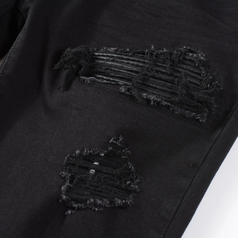 Schwarze Jeans mit Lederpatches