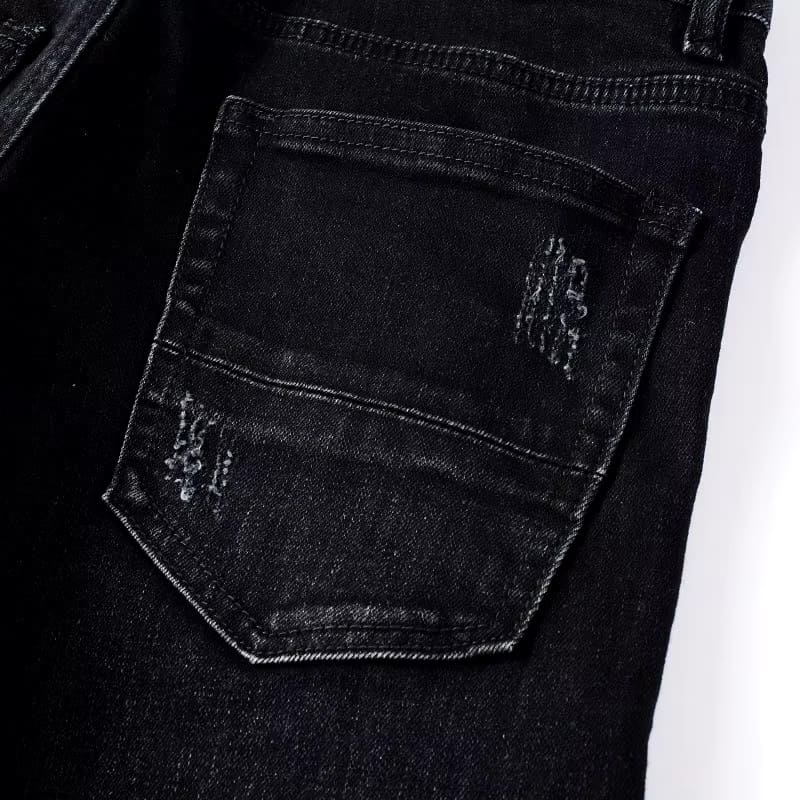 Schwarze Distressed-Jeans mit Schlangenstickerei