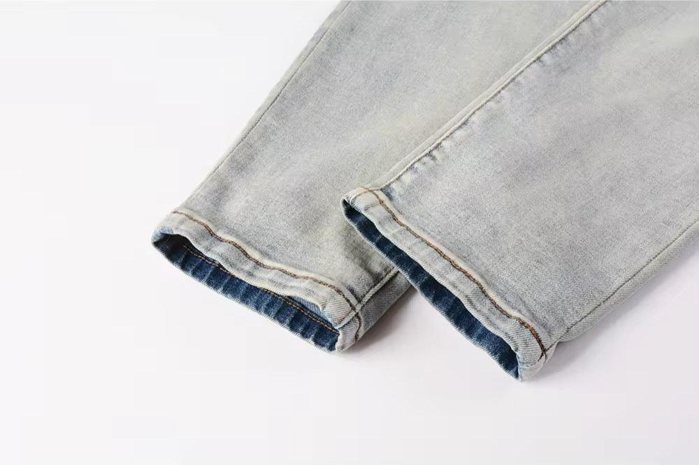 Jeans mit Blütenblatt-Patch