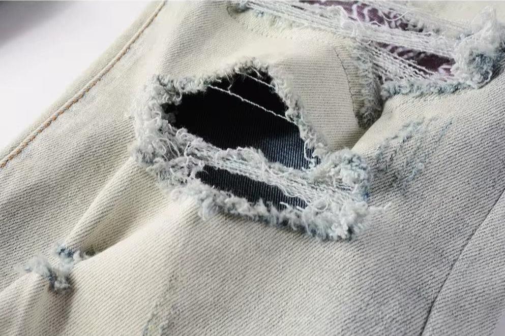 Jeans mit Blütenblatt-Patch