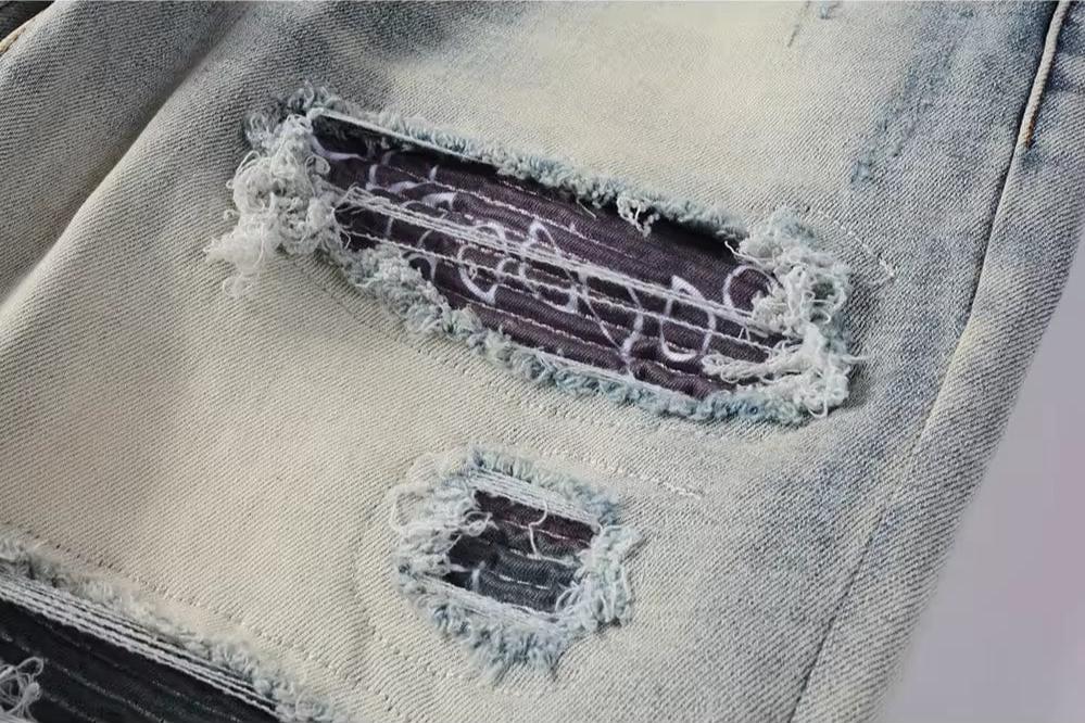 Jeans mit Blütenblatt-Patch