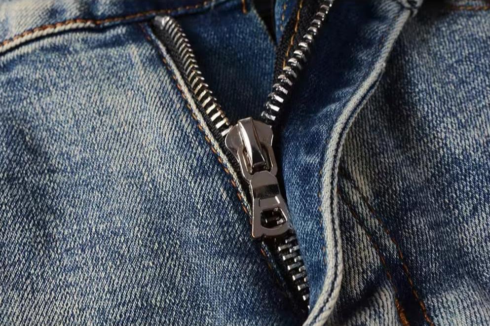 Jeans mit Blütenblatt-Patch