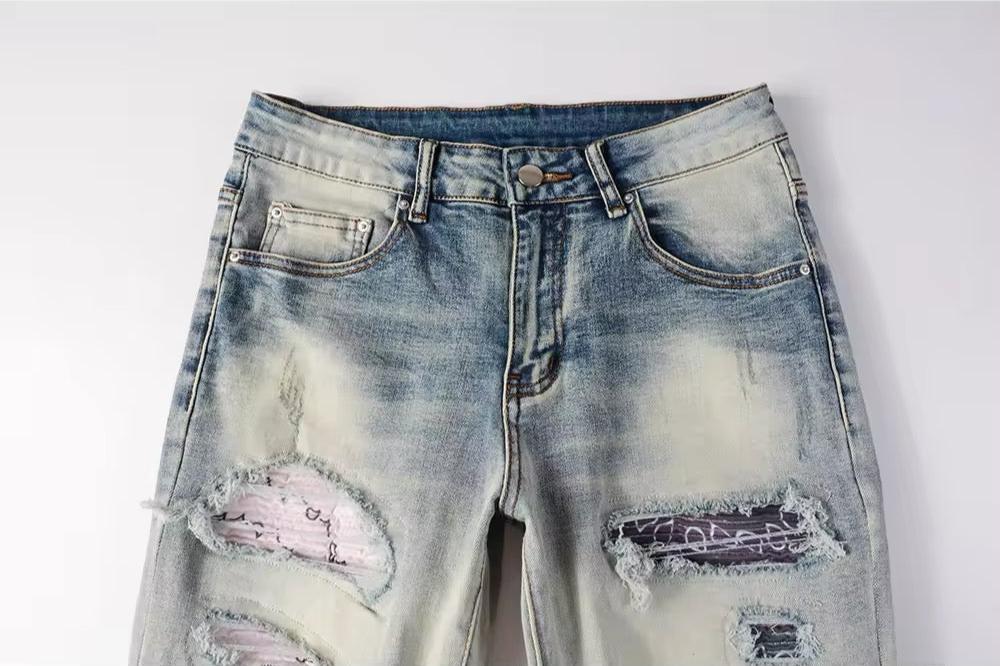 Jeans mit Blütenblatt-Patch