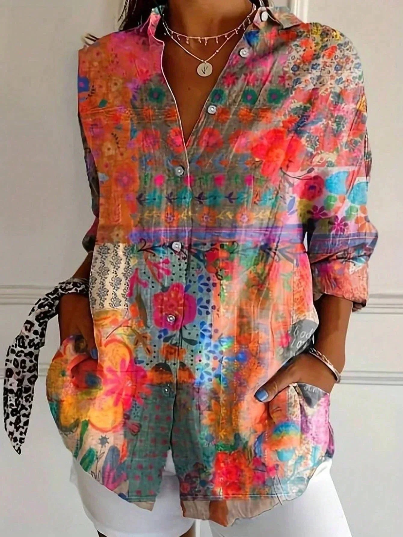 Annika - Farbenfrohe Bluse mit verspieltem Print