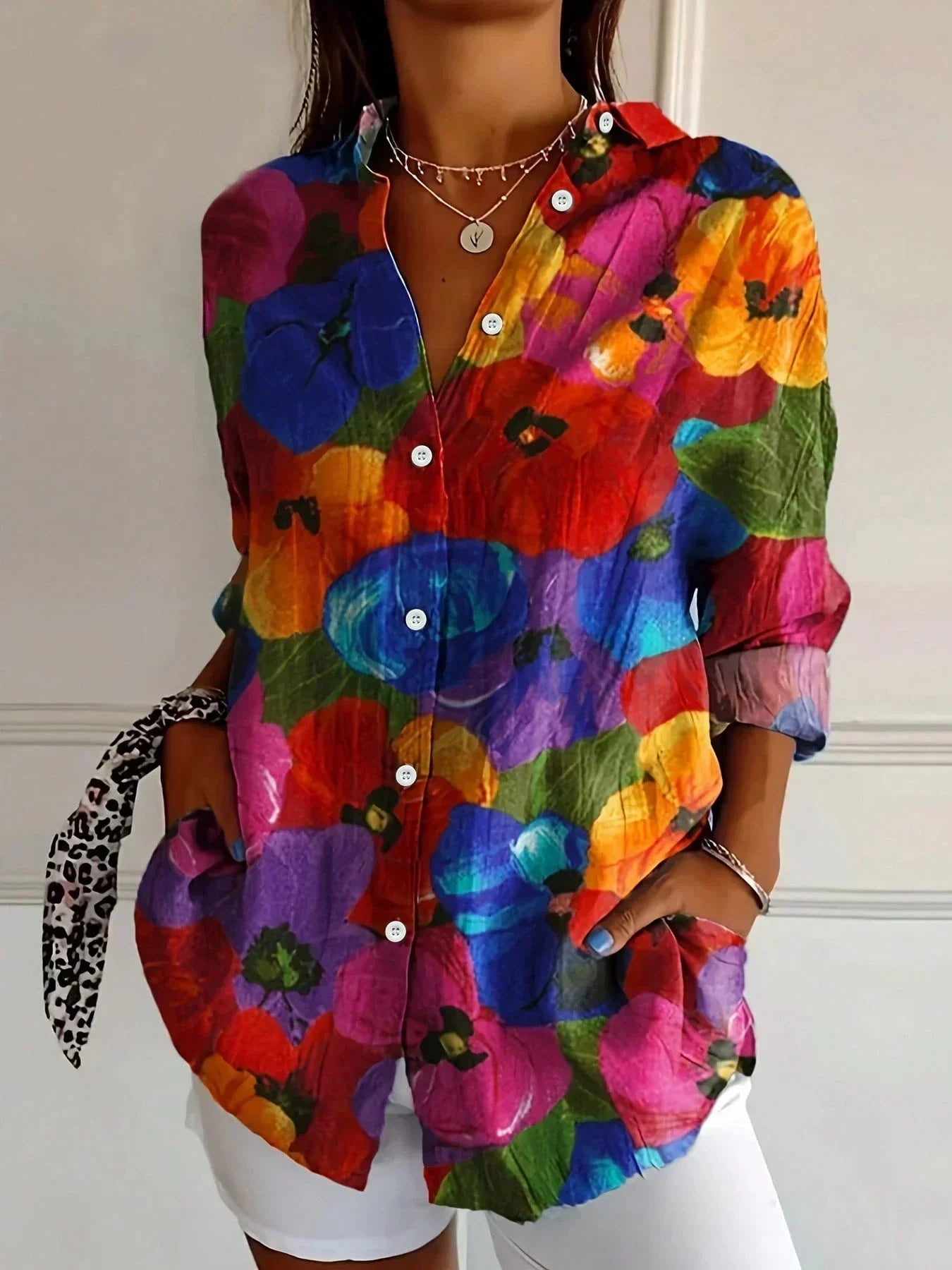 Annika - Farbenfrohe Bluse mit verspieltem Print