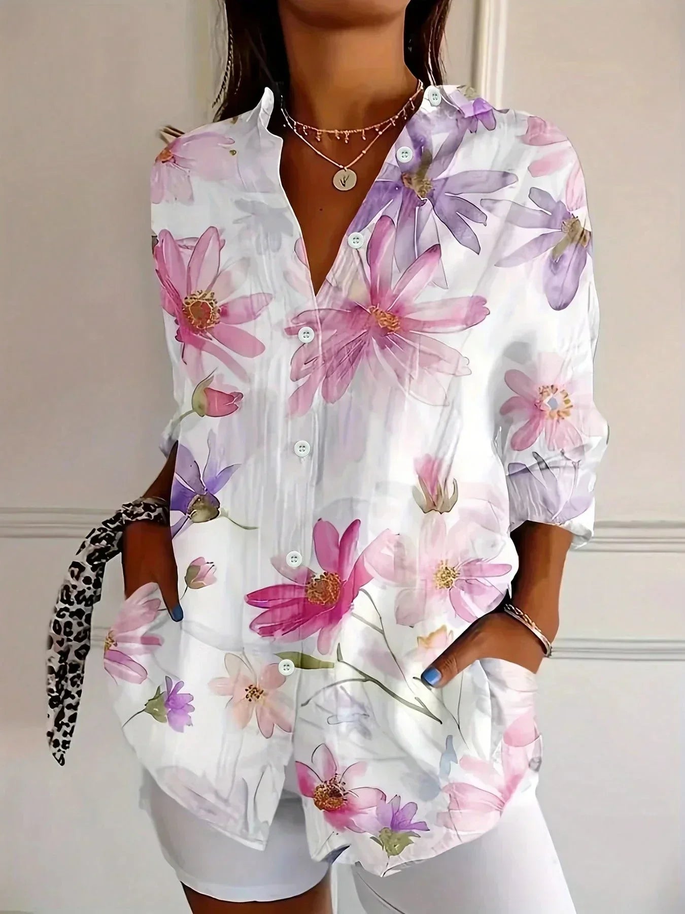 Annika - Farbenfrohe Bluse mit verspieltem Print