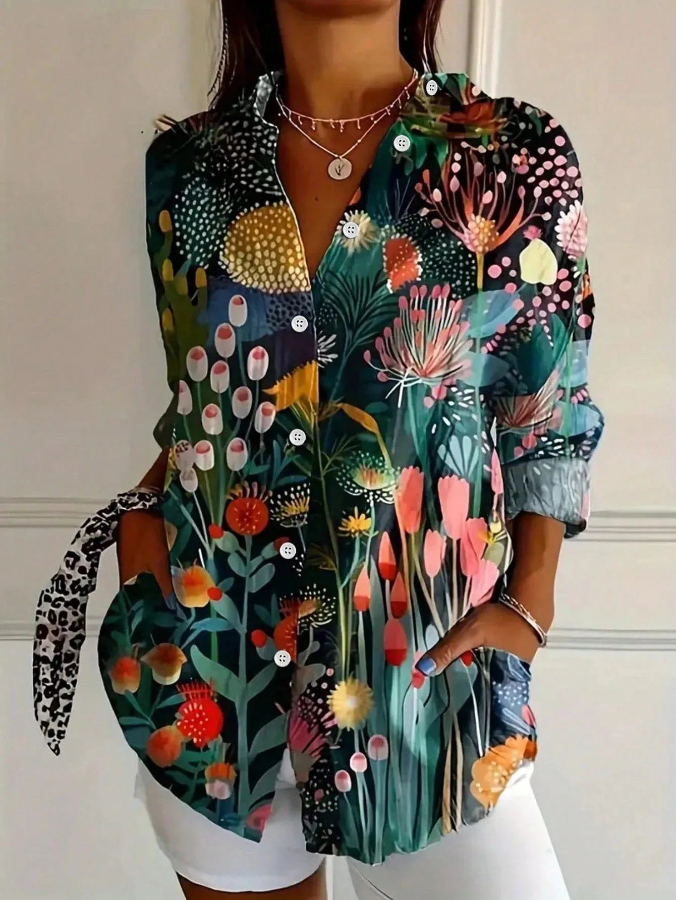 Annika - Farbenfrohe Bluse mit verspieltem Print