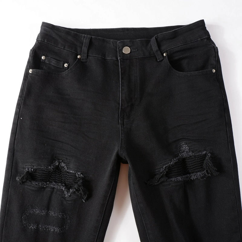 Komplett schwarze Jeans