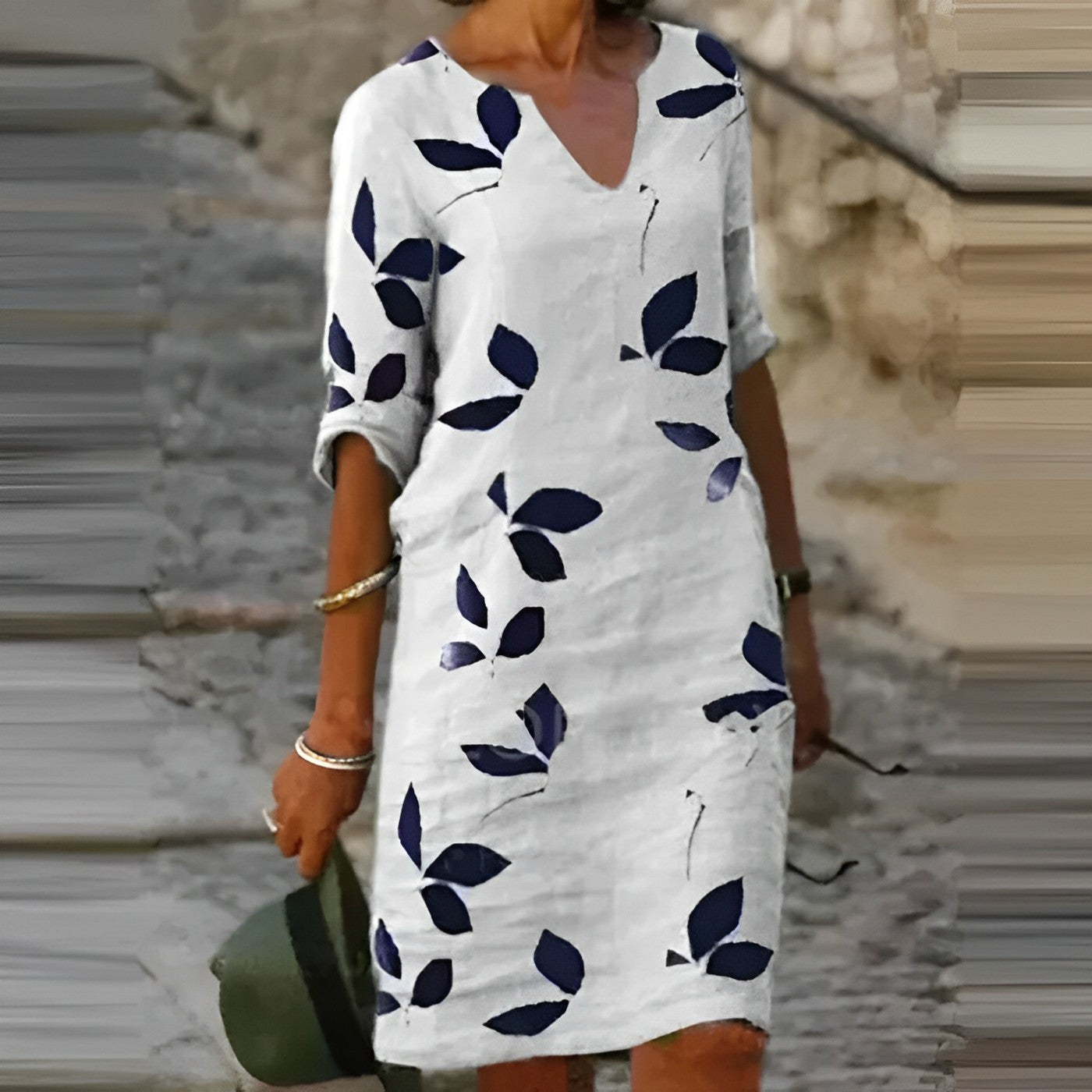 Britta | Schmeichelndes Sommerkleid mit Blatt-Print