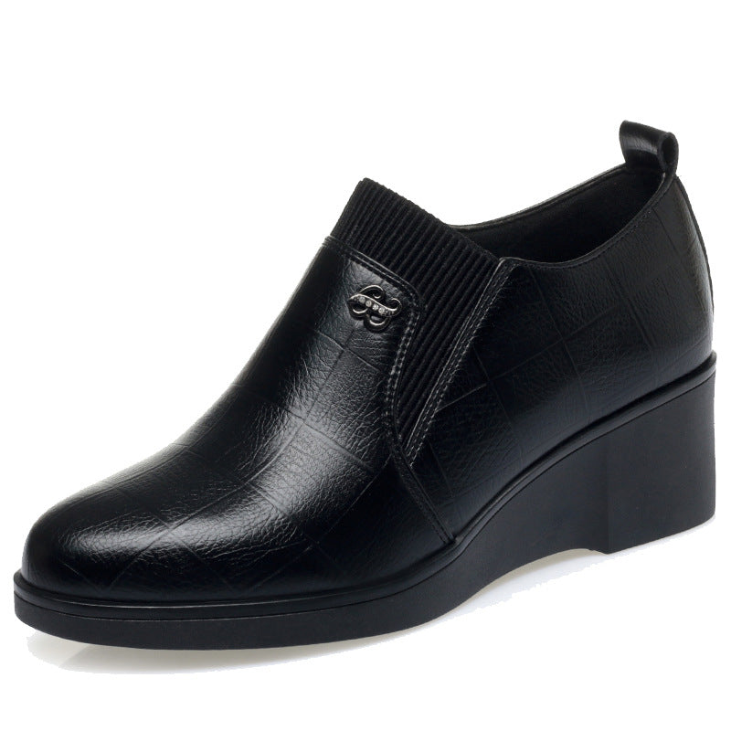 Elegante Slip-On-Keilschuhe aus Leder 