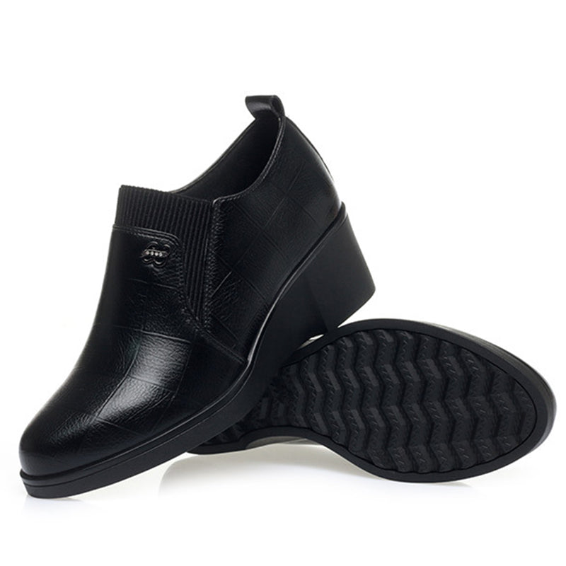 Elegante Slip-On-Keilschuhe aus Leder 