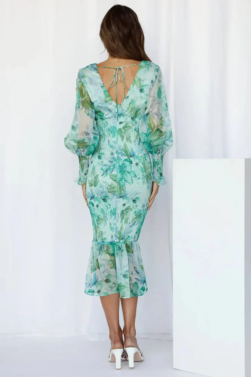Eva | Elegantes Rüschenkleid mit V-Ausschnitt