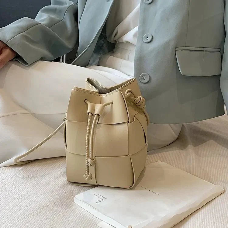 Tessara | Polierte Crossbody-Beuteltasche